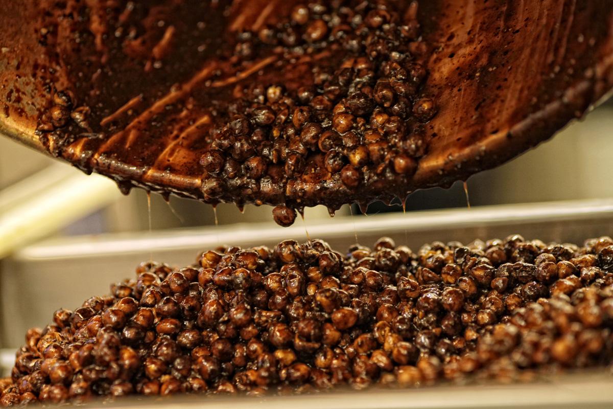 Mélange de pralines faites main et enrobage en chocolat
